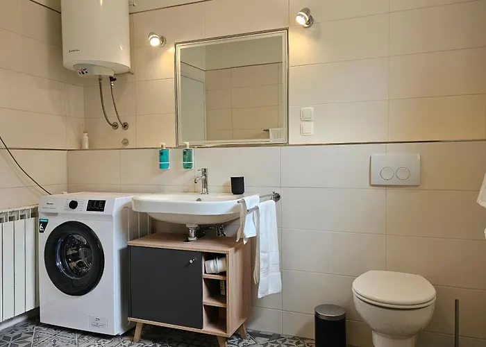 アパート Levante ツリクヴェニツァ